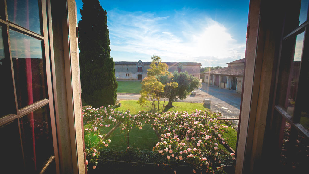 View of the courtyard of the Domaine d'Espeyran